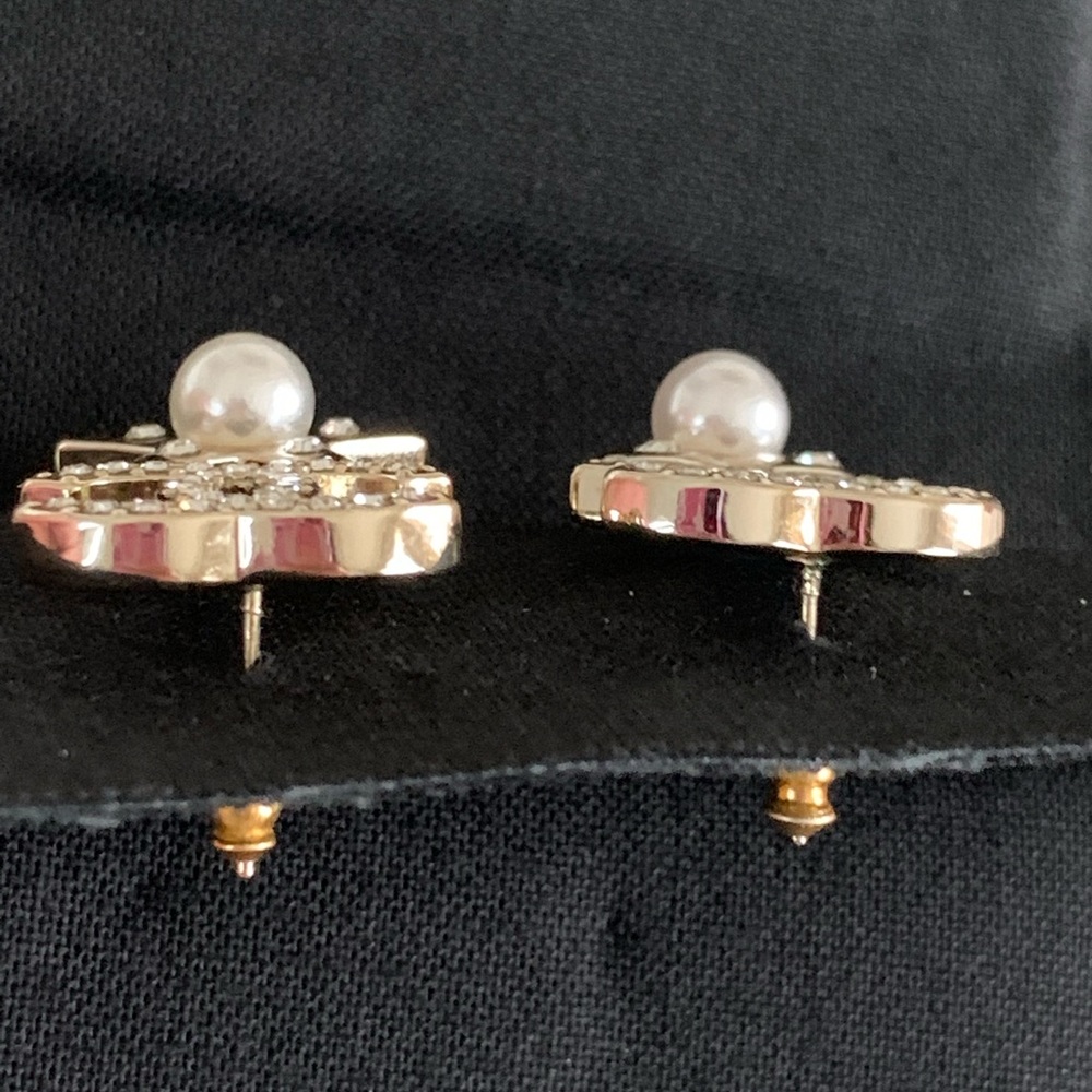 LAST CHANCE SALE❤️❤️❤️
Chanel Crystal Star and Heart Stud Earrings - Picture 10 of 12